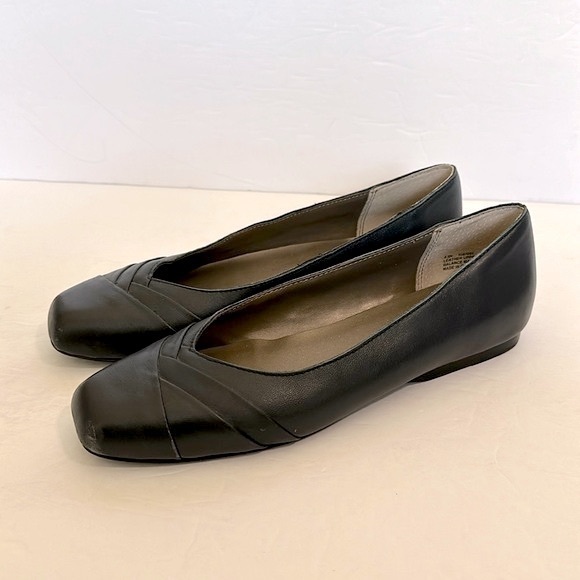 ARRAY NAVY LEATHER FLAT SHOES 8.5 Narrow EUC - Picture 1 of 10